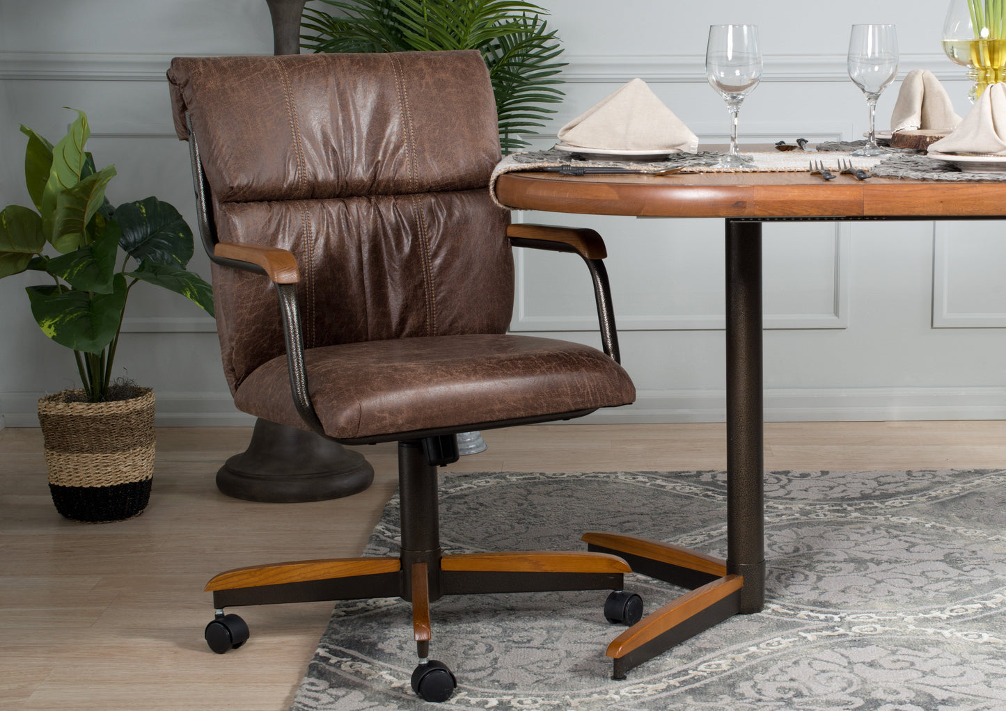 Executive Chair, Caster Chair. Great addition to your office or dining caster chair
